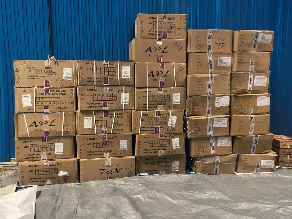 High-Quality APL Leather Slippers Successfully Exported to Europe